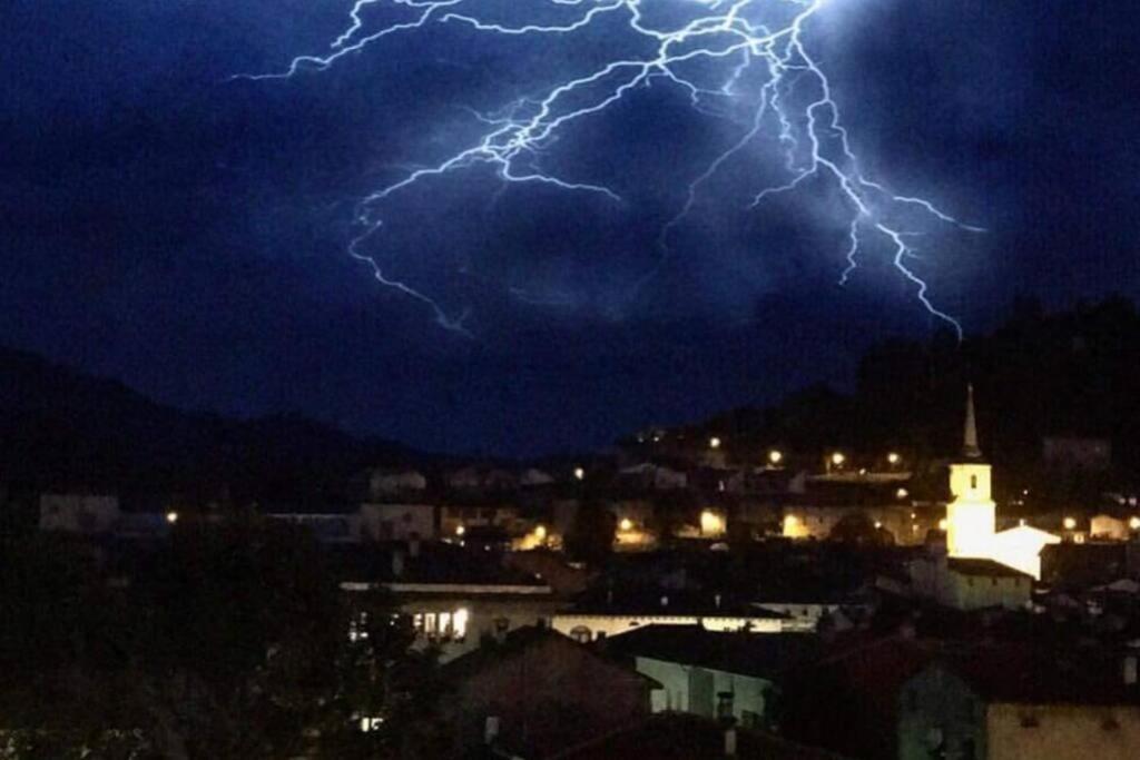 Pis Amb Encant A Campdevanol,Al Centre Del Poble. Bagian luar foto